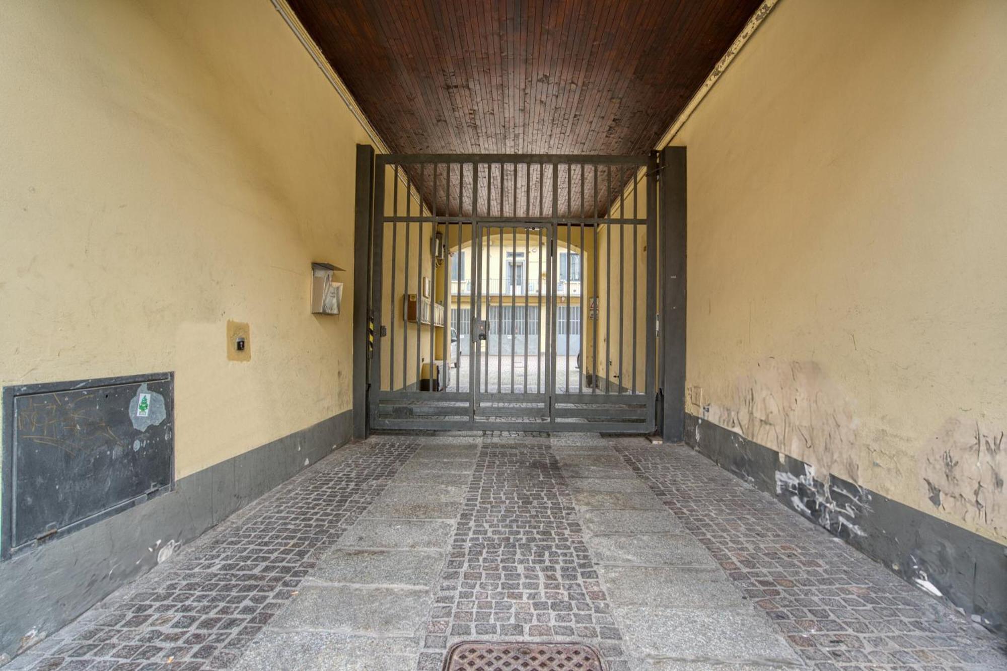 Dieghouse - Monolocale Con Cortile In Corte Lombarda Vicino Al Centro Монца Екстер'єр фото